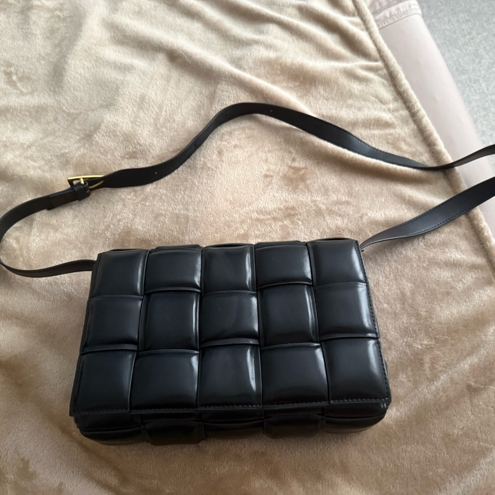 Black Quilted Crossbody cassette Bag